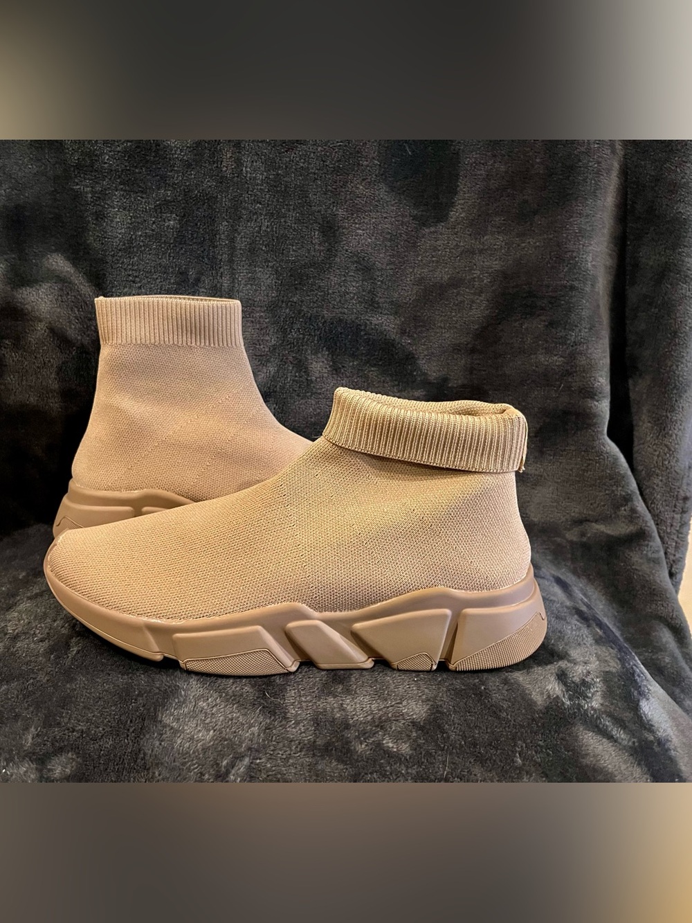 Steve Madden Sock Sneakers Knit high-top, chunky sole. Lightweight, breathable 9